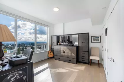 Hallway Photo of 1503 15165 Thrift Avenue, White Rock, BC