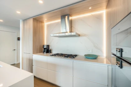 Kitchen Island Photo of 1503 15165 Thrift Avenue, White Rock, BC