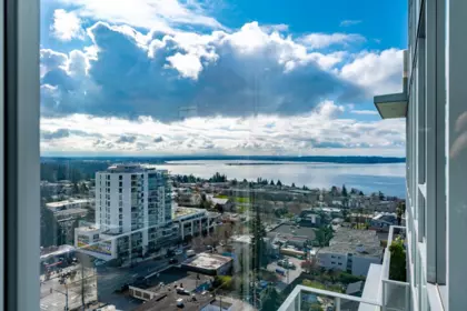 Swimming Pool Photo of 1503 15165 Thrift Avenue, White Rock, BC