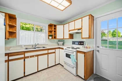 Entry Foyer Photo of 6588 148a Street, Surrey, BC
