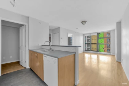 Kitchen Island Photo of 1707 1295 Richards Street, Vancouver, BC