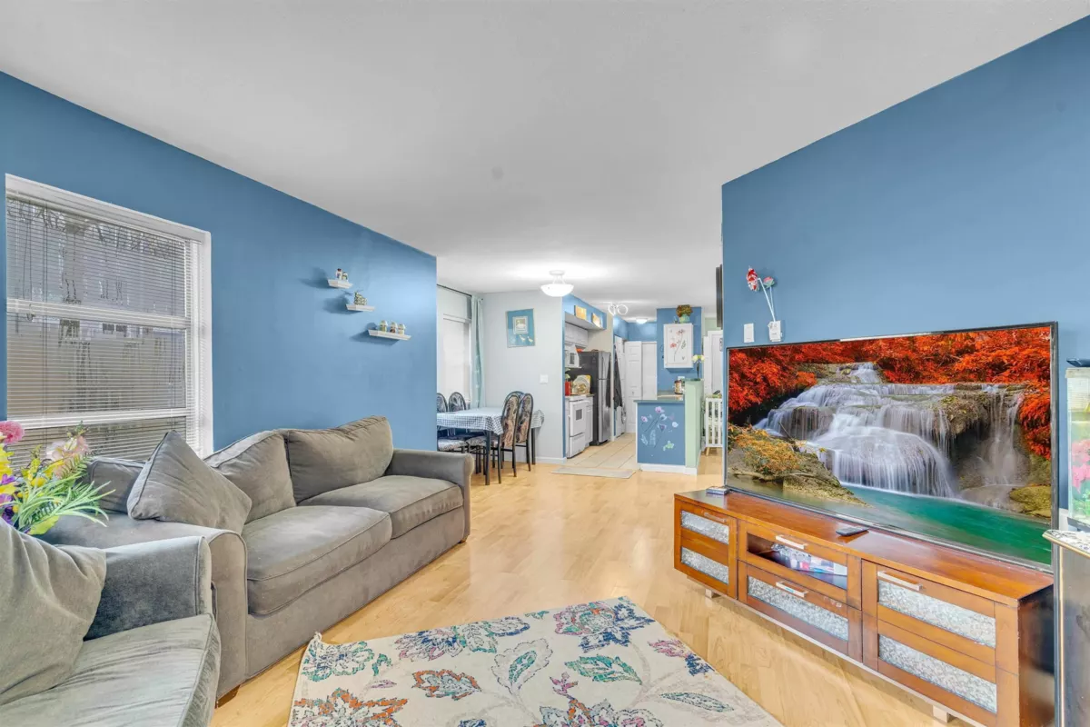 Living Room Photo of 101 22277 122 Avenue, Maple Ridge, BC
