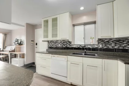 Mudroom Photo of 15173 Royal Avenue, White Rock, BC