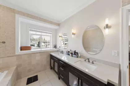 Entry Foyer Photo of 2911 W 35th Avenue, Vancouver, BC