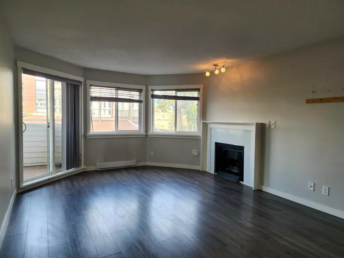 Living Room Photo of 107 11963 223 Street, Maple Ridge, BC