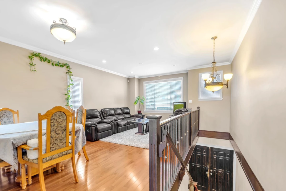 Dining Area Photo of 2690 Victoria Street, Abbotsford, BC