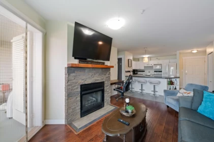 Kitchen Island Photo of 306 33708 King Road, Abbotsford, BC