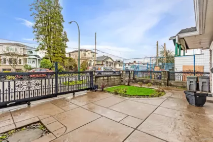 Entry Foyer Photo of 6167 Commercial Street, Vancouver, BC