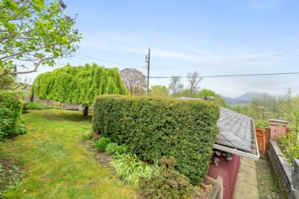 Garden / Landscaping Photo of 3765 Edinburgh Street, Burnaby, BC