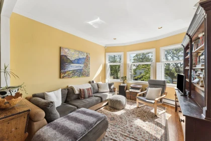 Breakfast Nook Photo of 408 E 2nd Street, North Vancouver, BC
