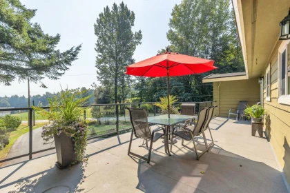 Garage Interior Photo of 29665 Glengarry Avenue, Abbotsford, BC