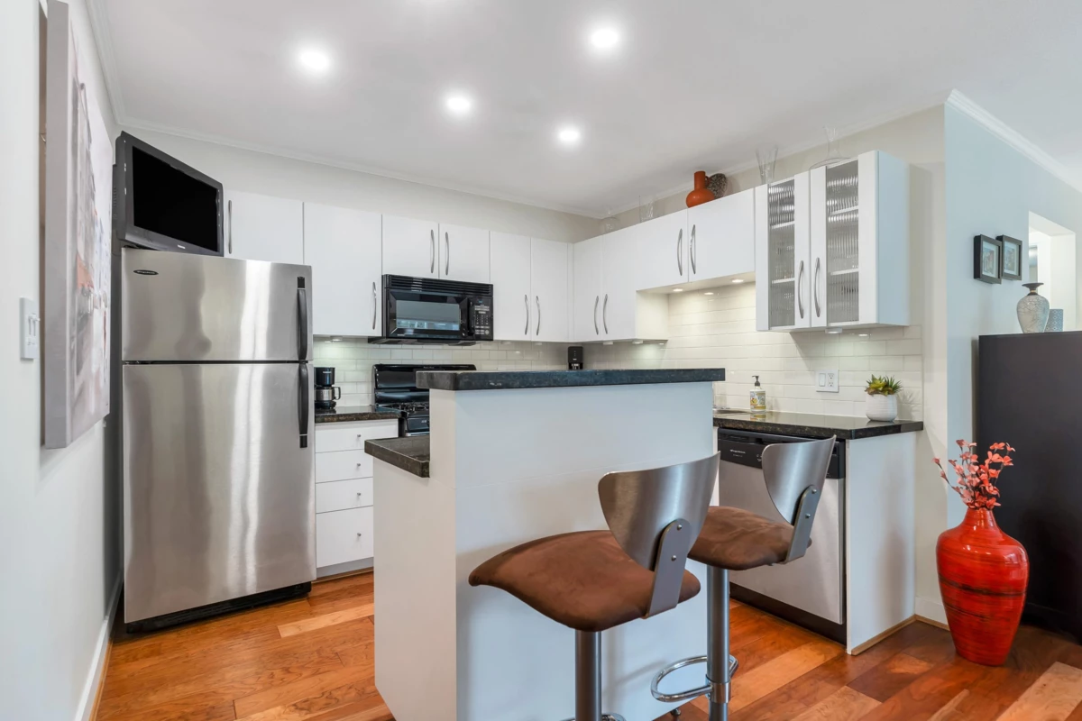 Dining Area Photo of 102 736 W 14th Avenue, Vancouver, BC