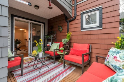 Front Yard Photo of 102 736 W 14th Avenue, Vancouver, BC
