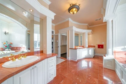Staircase Photo of 17007 28 Avenue, Surrey, BC