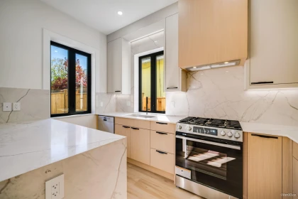 Breakfast Nook Photo of 2 2636 Mcgill Street, Vancouver, BC