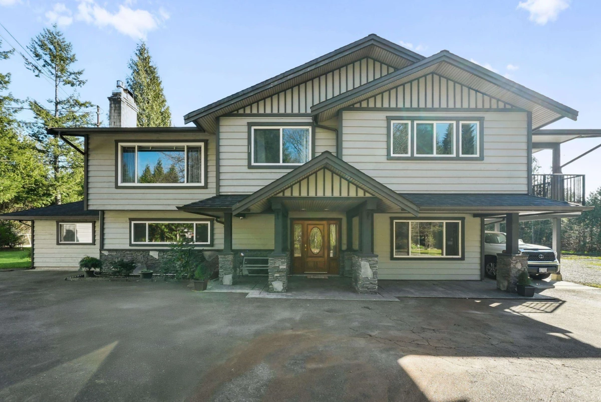 Living Room Photo of 27924 112 Street, Maple Ridge, BC