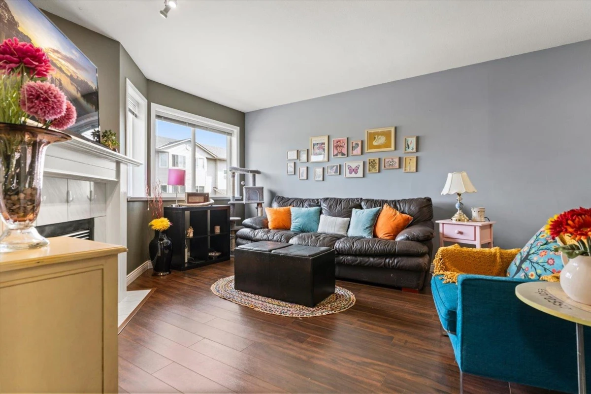 Family Room Photo of 37 45090 Luckakuck Way, Chilliwack, BC