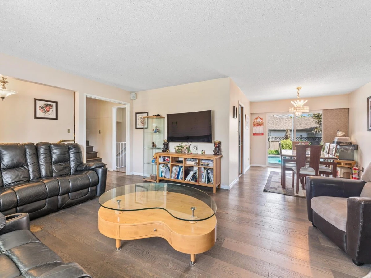 Living Room Photo of 5259 Oak Place, Delta, BC