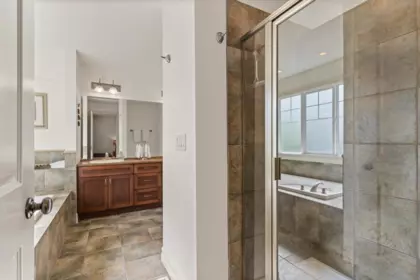 Entry Foyer Photo of 5950 Sappers Way, Chilliwack, BC