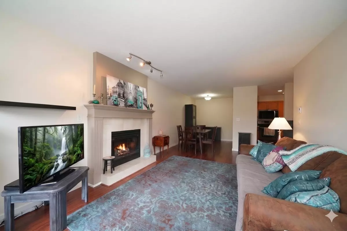 Dining Area Photo of 305 1167 Pipeline Road, Coquitlam, BC