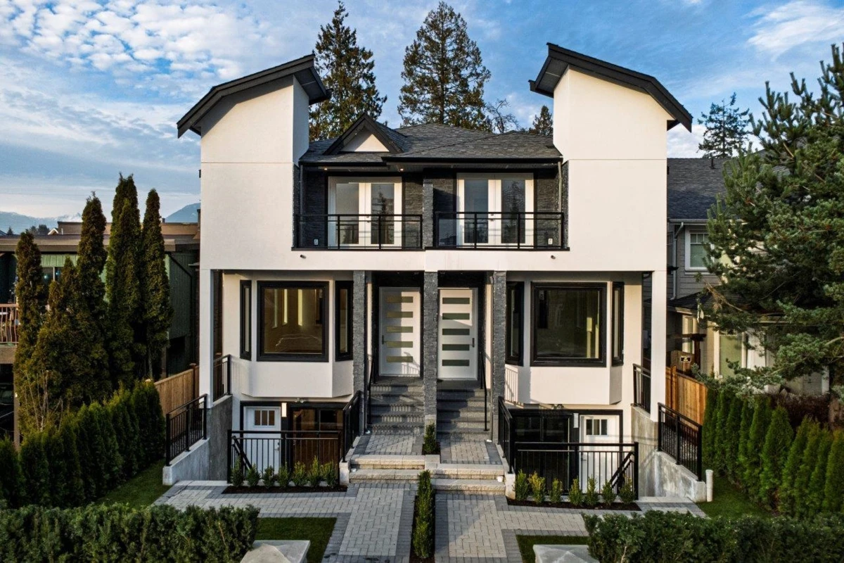 Exterior Front Photo of 254 E 18th Street, North Vancouver, BC