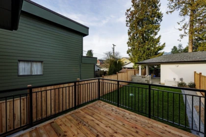 Front Yard Photo of 254 E 18th Street, North Vancouver, BC