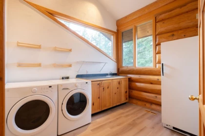 Mudroom Photo of 675 Cates Lane, Bowen Island, BC