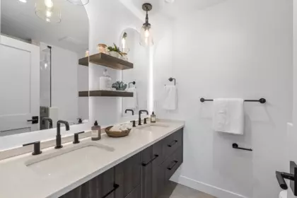 Primary Bathroom Photo of 4 1860 Moore Avenue, Burnaby, BC