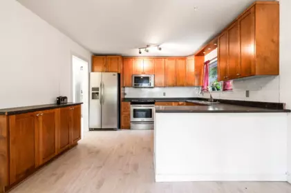 Kitchen Island Photo of 22641 Kendrick Loop, Maple Ridge, BC