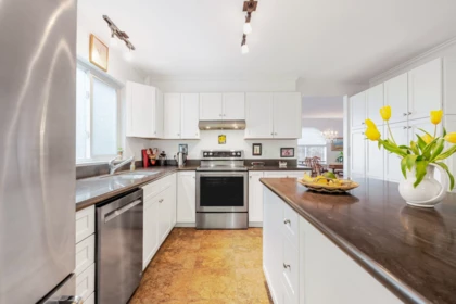 Kitchen Photo of 3298 Mahon Avenue, North Vancouver, BC
