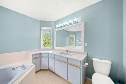 Powder Room Photo of 21558 86a Crescent, Langley, BC