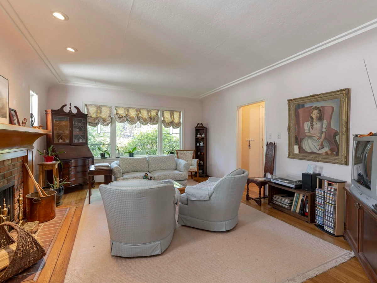Dining Area Photo of 4518 W 12th Avenue, Vancouver, BC