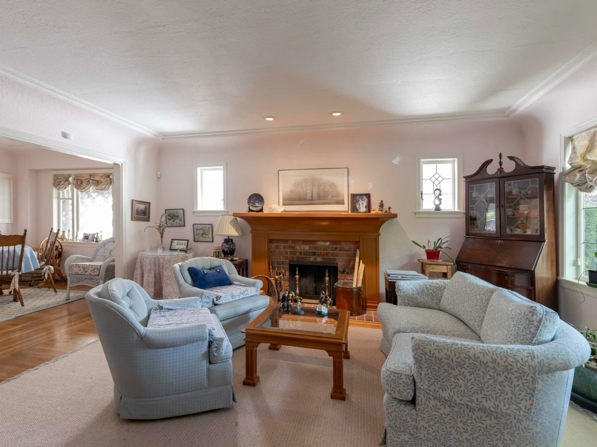 Family Room Photo of 4518 W 12th Avenue, Vancouver, BC