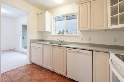 Kitchen Island Photo of 18 5610 Trail Avenue, Sechelt, BC