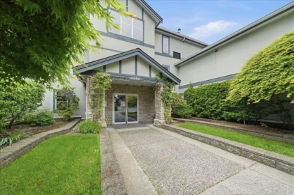 Entry Foyer Photo of 109 6385 121st Street, Surrey, BC