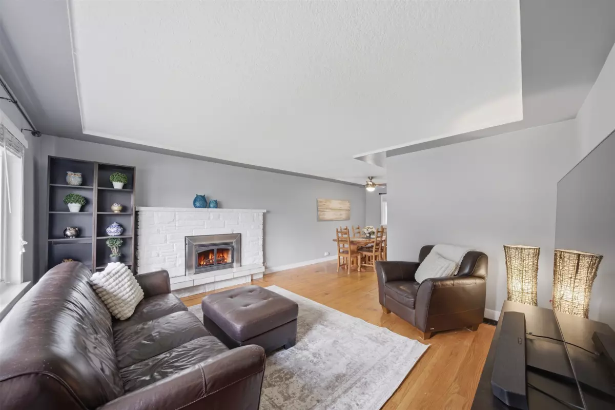 Dining Area Photo of 1315 Eighth Avenue, New Westminster, BC