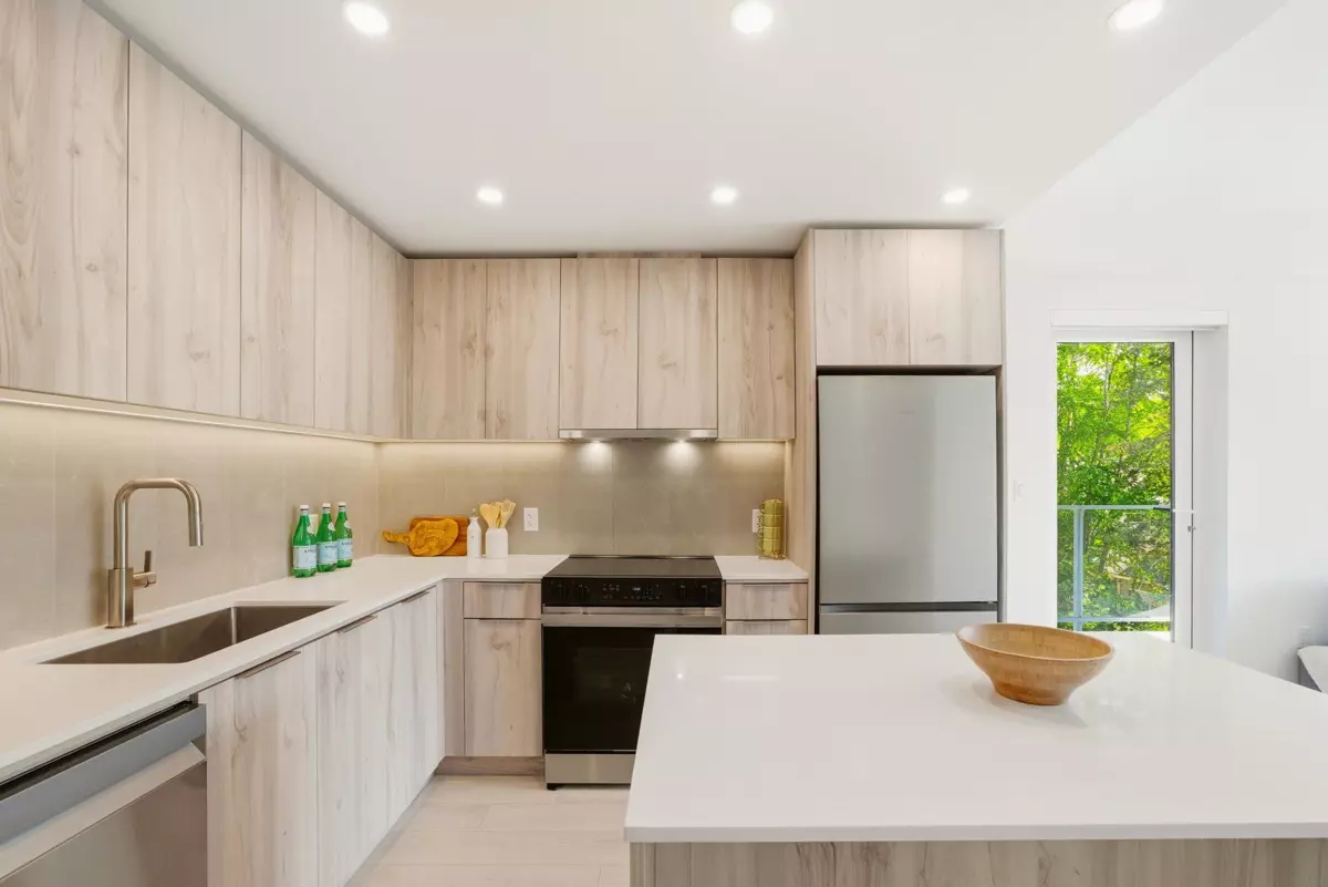 Dining Area Photo of 513 3596 Malsum Drive, North Vancouver, BC