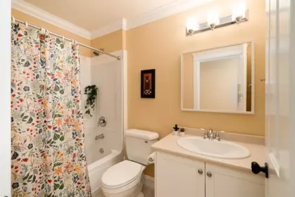 Hallway Photo of 674 Colinet Street, Coquitlam, BC