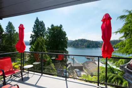 Guest Bathroom Photo of 2643 Panorama Drive, North Vancouver, BC