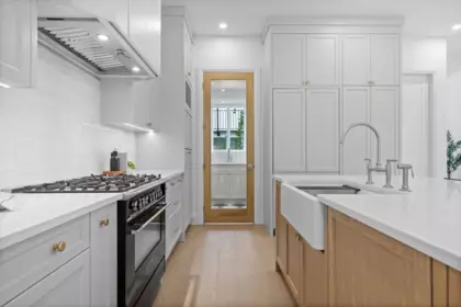 Kitchen Island Photo of 1495 168 Street, Surrey, BC