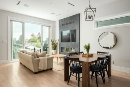 3 215 E 21st Street, North Vancouver, BC, Central Lonsdale — 4 bed half duplex for sale