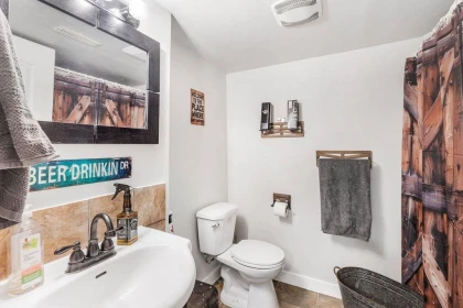 Laundry Room Photo of 14680 72a Avenue, Surrey, BC