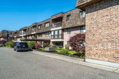 Outdoor Deck Photo of 105 32175 Old Yale Road, Abbotsford, BC