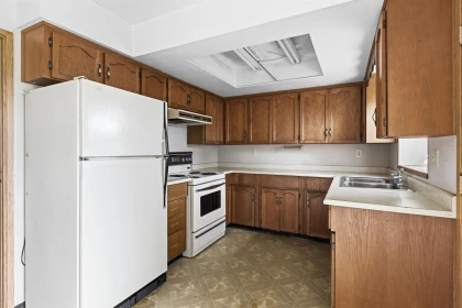 Walk-In Closet Photo of 9381 139 Street, Surrey, BC