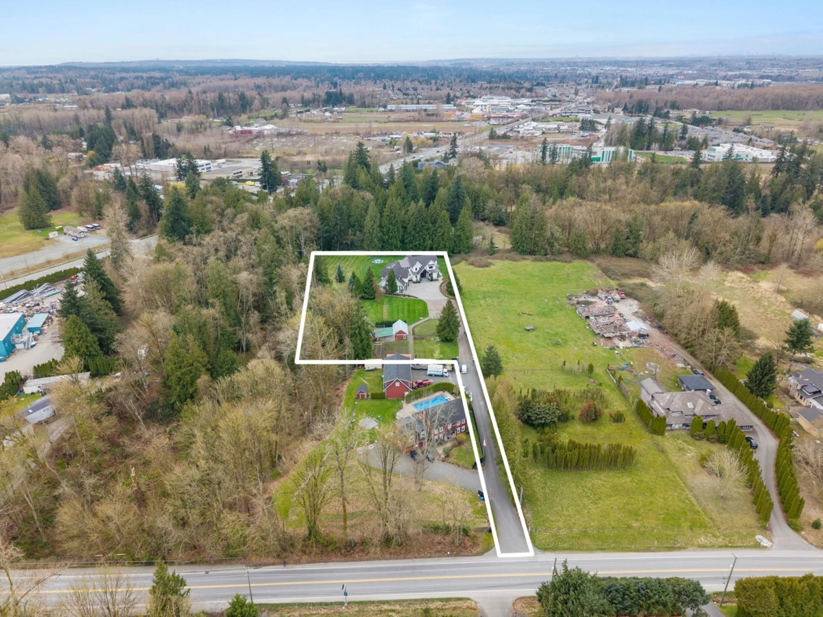 Living Room Photo of 2 4533 232 Street, Langley, BC