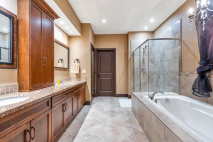 Guest Bathroom Photo of 26580 124 Avenue, Maple Ridge, BC