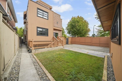 Front Yard Photo of 6733 Vivian Street, Vancouver, BC