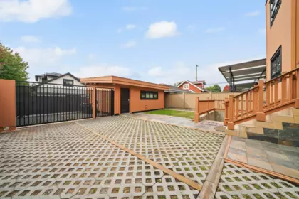 Garden / Landscaping Photo of 6733 Vivian Street, Vancouver, BC