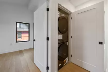 Entry Foyer Photo of 1168 E 26th Avenue, Vancouver, BC