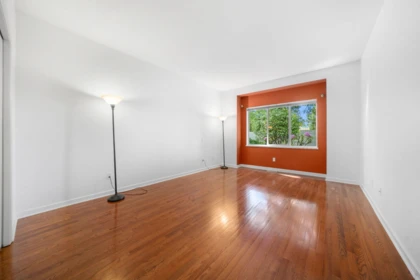 Staircase Photo of 15046 Semiahmoo Place, Surrey, BC